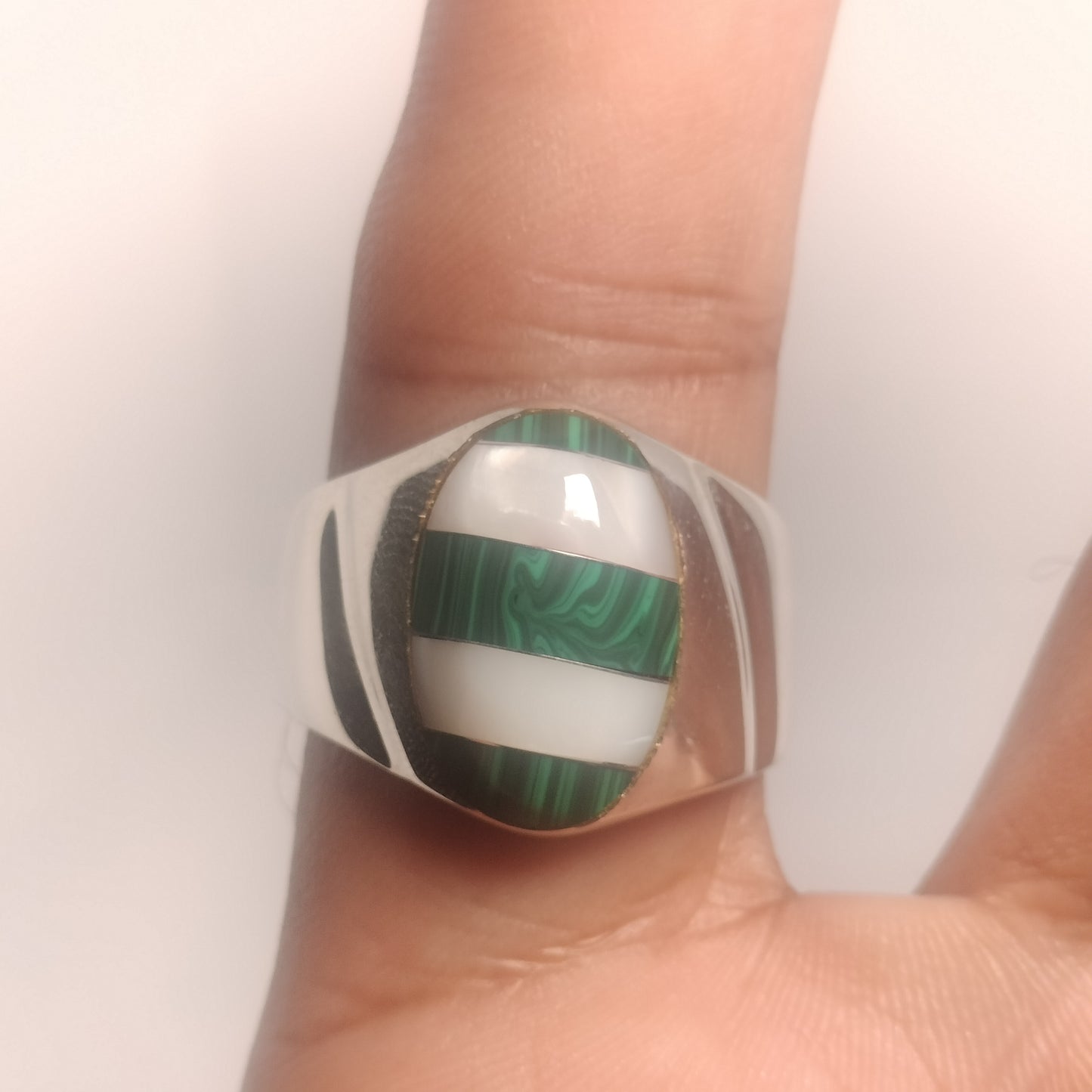 Sterling Silver Malachite and Mother of Pearl Ring