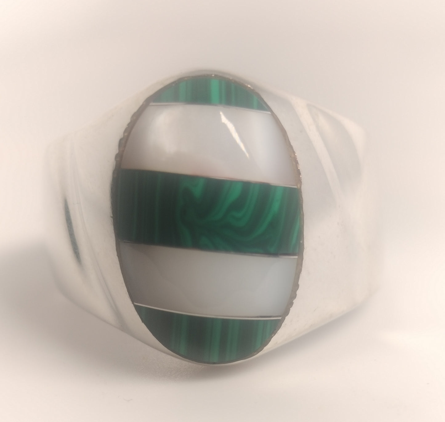 Sterling Silver Malachite and Mother of Pearl Ring
