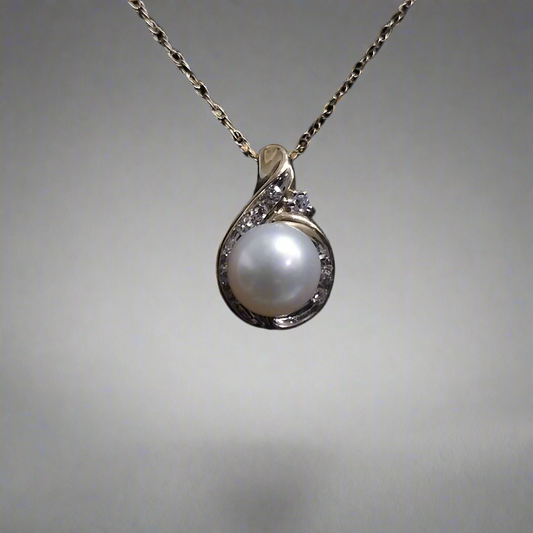 10k Gold Pearl and Diamond Pendant and Chain