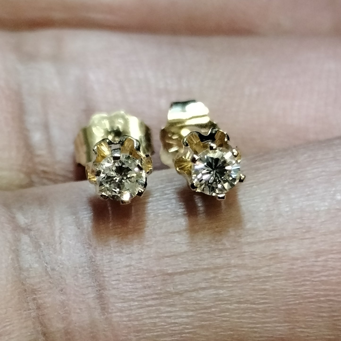 14 Karat Gold Diamond Earrings .20 Carats Total Weight