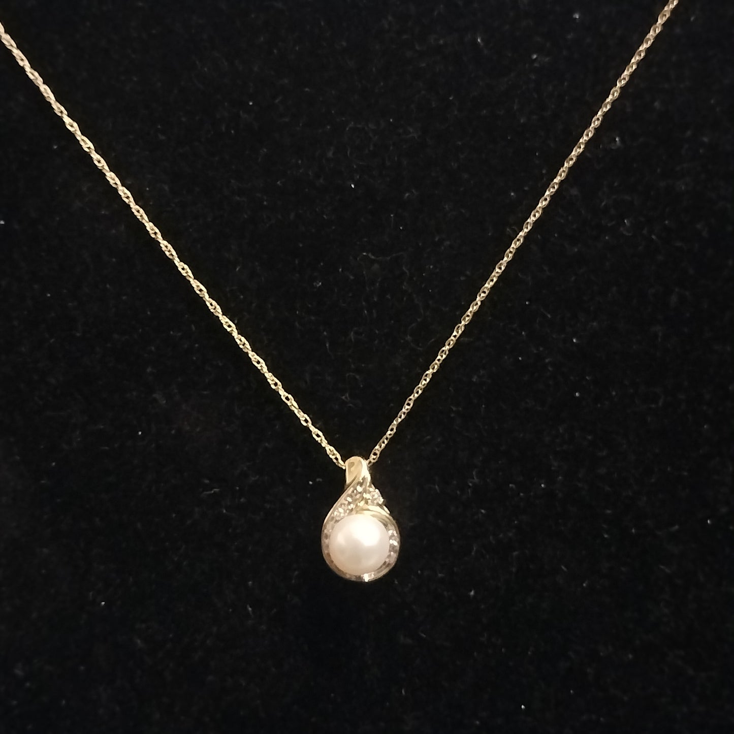 10k Gold Pearl and Diamond Pendant and Chain